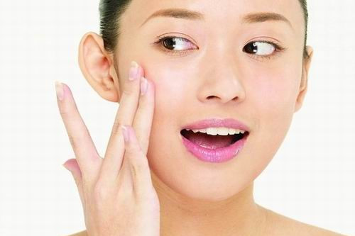 你的臉“幹凈”嗎 臉部排毒按摩手法介紹