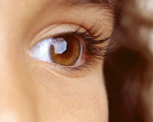 眼睛幹澀酸痛 三種療法助緩解