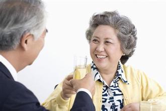 老年人運動之前是否要喝水