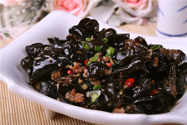 它被譽為“中餐中的黑色瑰寶” 防病養生有一套！