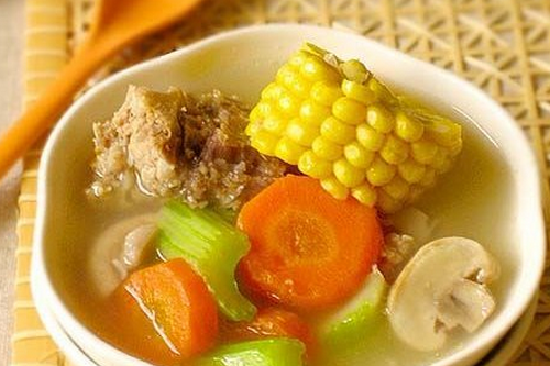 冬季滋補的湯飲 推薦田園蔬菜龍骨湯