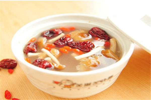 茶樹菇玉米排骨湯