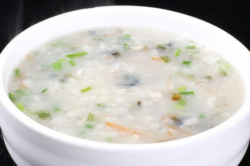 滋補的美食 小雪節氣喝皮蛋瘦肉粥