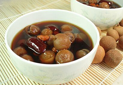 滋補養顏桂圓煲雞湯的做法