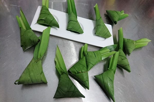 斑斕葉_斑斕葉的功效_斑斕葉椰子飯的做法 斑斕葉的功效