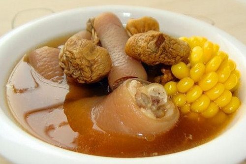 秋季滋補養生的膳食 推薦豬尾巴燉巴西菇