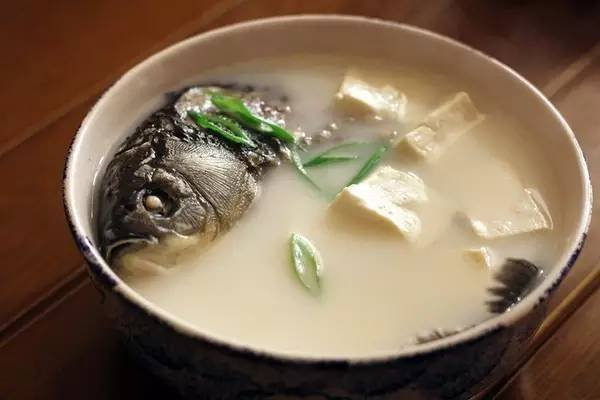 白色魚湯