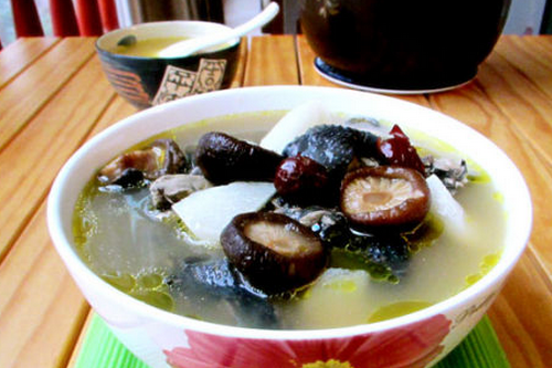 冬季2款滋補湯飲 紅棗香菇烏雞湯