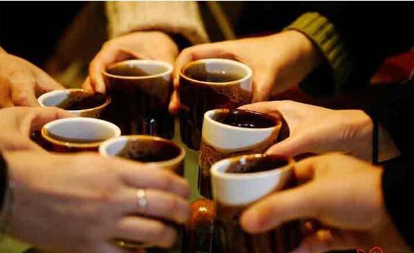 適量飲酒更有助於男性健康