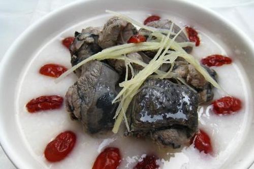 冬季2款女性滋補的食譜 烏雞大棗粥