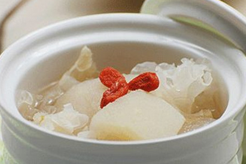 兩款美味的滋補湯飲 白茅根雪梨豬肺湯