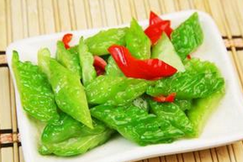 三餐怎麼吃最減肥 晚餐吃辣椒炒苦瓜