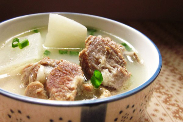 白蘿卜清燉羊肉湯鍋的做法_滋補羊肉湯
