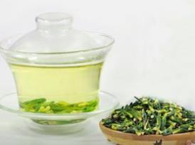 蓮子心泡水喝的功效與禁忌_蓮子心泡水喝的作用_蓮子心泡水喝註意事項 蓮子心泡水喝功效