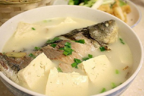 女性春季豐胸食譜之豆腐燉鯽魚