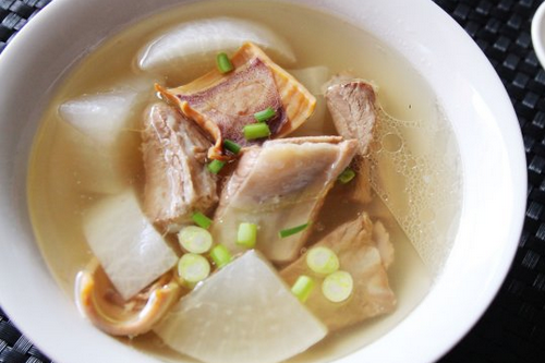 你不可錯過的滋補食譜 白蘿卜排骨魷魚湯