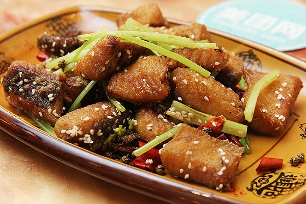 糍粑魚的做法 湖北鄉土氣息的漢族傳統名菜