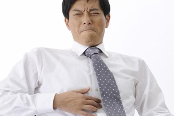 胃病的癥狀表現有哪些？怎麼治療呢？