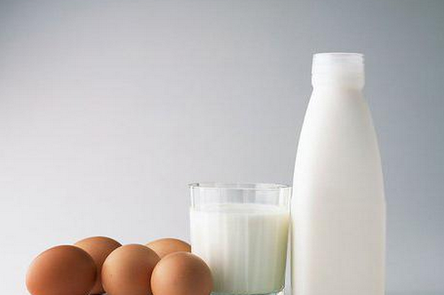 秋季喝奶制品滋補效果好