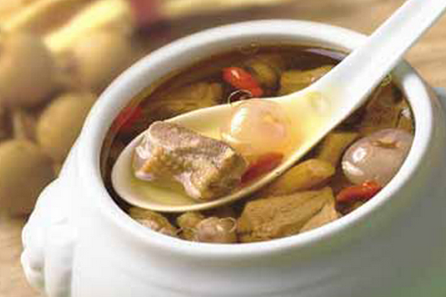秋冬滋補吃什麼好 當歸田七烏雞湯