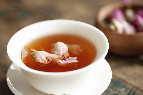 女人冬季滋補養顏喝什麼茶 推薦玫瑰普洱茶