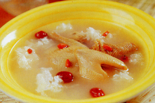 春季產婦適合吃什麼滋補美食 銀耳鴿子湯