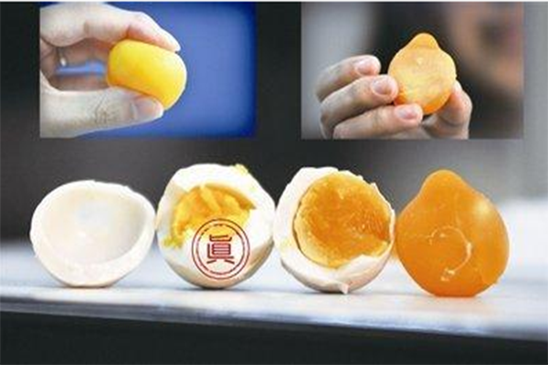 假雞蛋制作過程曝光:成本不足1毛 蛋黃可當毽子踢