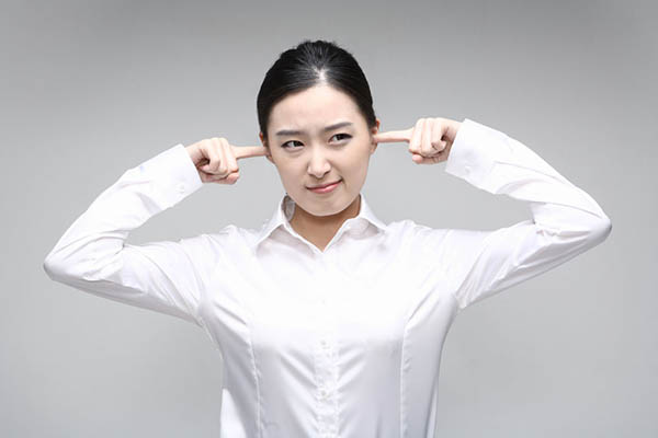 女人耳朵長痣面相圖
