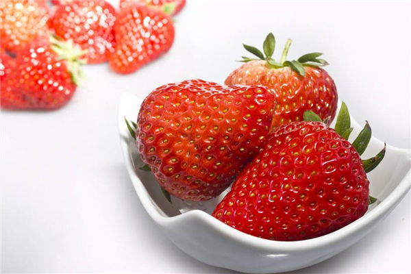 三月草莓正當時 5大營養功效讓你一眼就愛上！