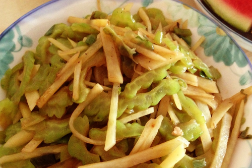 夏季2款解暑美食 苦瓜土豆炒番茄