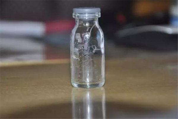 老太眼中取出8條3厘米長活蟲 或因接觸傢畜感染