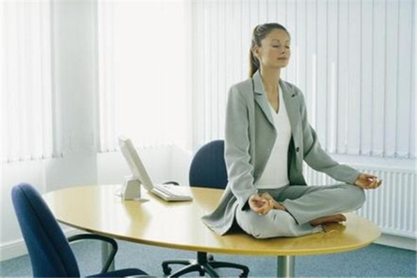 辦公室健身實用的頸部鍛煉法