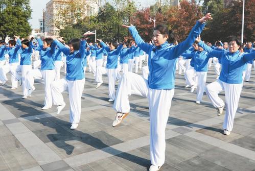 簡單容易的中老年減肥操