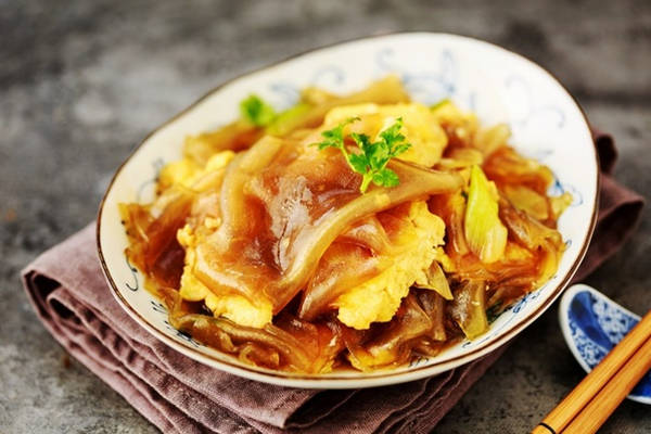 雞蛋炒粉皮 假日餐桌美味首選 雞蛋炒粉皮