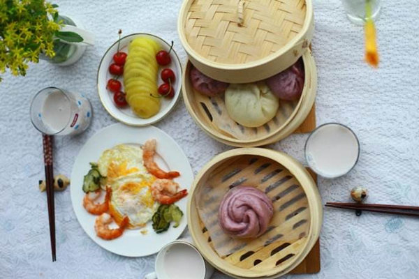 一邊走一邊吃早餐 可能會致胖 早餐