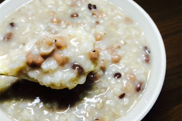 雜糧六寶粥_黑米的營養功效_燕麥片的營養功效 雜糧六寶粥