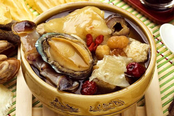 鹿茸洋參圓肉燉雞