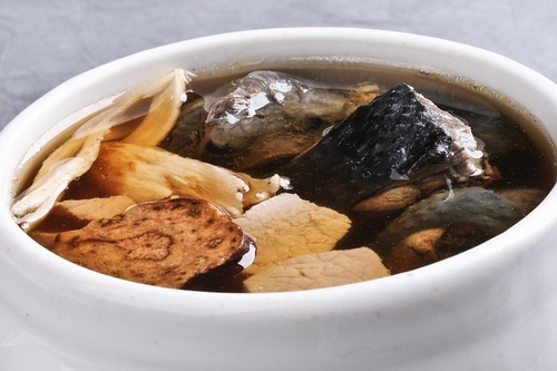 孕婦保胎滋補怎麼吃 推薦首烏黃芪烏雞湯
