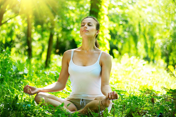 教你6個簡單瑜伽體式 日常可在床上練習