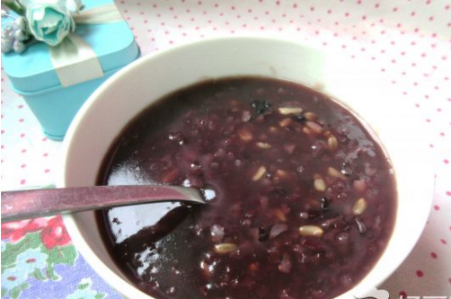 黑米麥片粥 養腎護肝就是這麼簡單