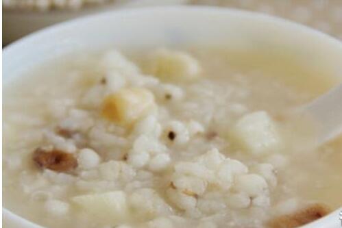 紅棗薏米粥 粥中不要放蜂蜜