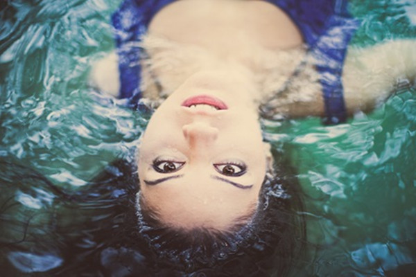 讓生命多一份保障 溺水自救和急救方法