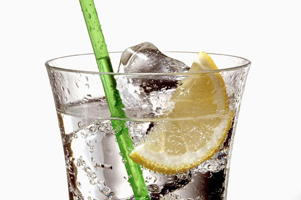 胃酸過多別喝碳酸飲料