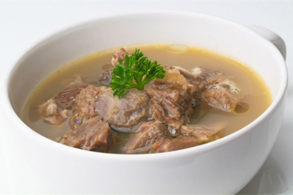 當歸羊肉湯怎麼做_營養功效_適宜人群 當歸羊肉湯