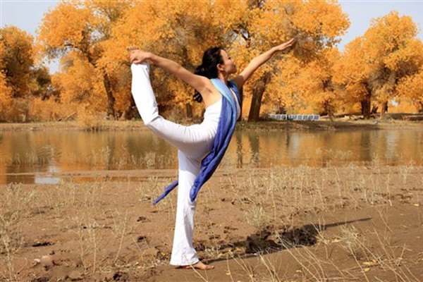 經期疼痛隻靠忍?經期瑜伽幫你輕松過渡