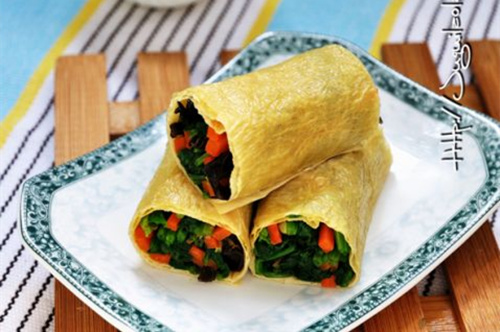 油皮的做法_美食_營養功效 菠菜卷