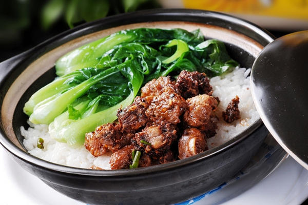 簡單來做港味濃厚的排骨煲仔飯