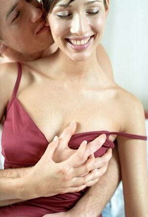 女人應提防男人用力擠壓乳房！