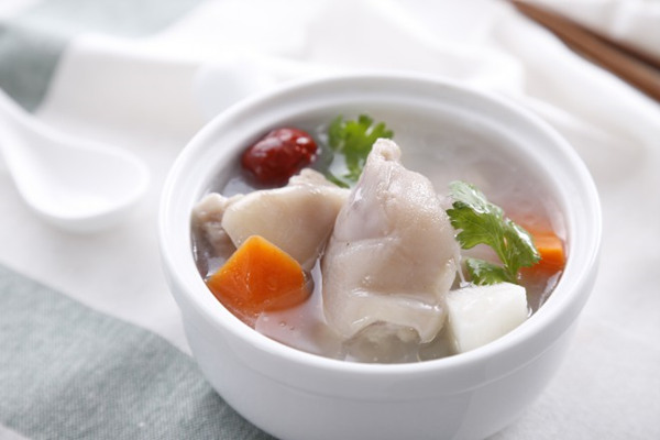 產後沒奶怎麼辦 來吃下奶豬蹄湯