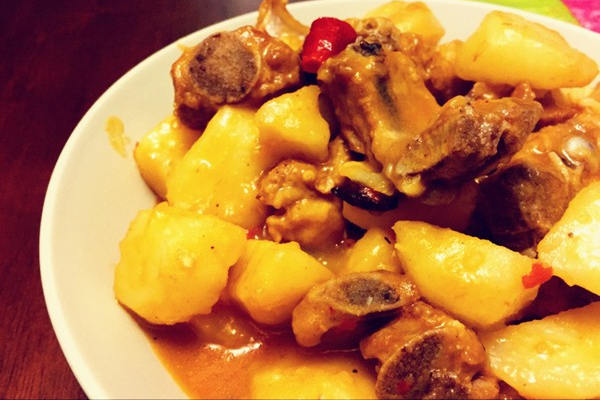 咖喱味土豆燒排骨
